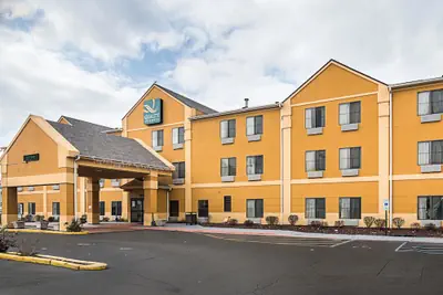 Photo 2 - Quality Inn & Suites Harvey - Chicago Southland