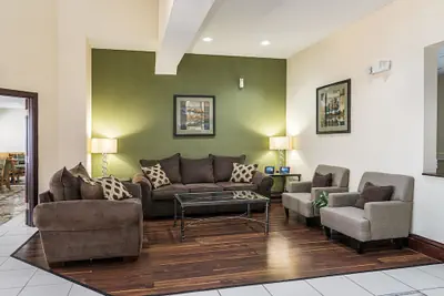 Photo 4 - Quality Inn & Suites Harvey - Chicago Southland