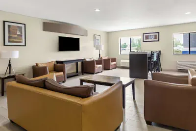 Photo 3 - Best Western Saluki Inn