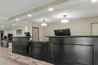 Photo 4 - Best Western Saluki Inn