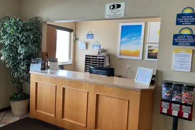 Photo 4 - Days Inn by Wyndham Colorado Springs Airport