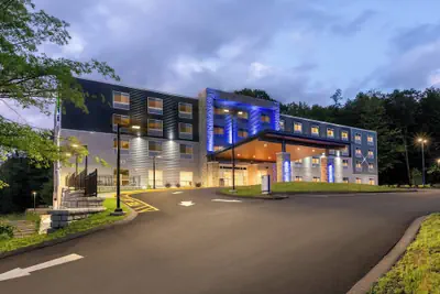 Photo 2 - Holiday Inn Express & Suites Pittsfield-Lenox-Berkshires by IHG