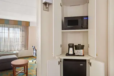 Photo 5 - La Quinta Inn & Suites by Wyndham Ft. Lauderdale Plantation