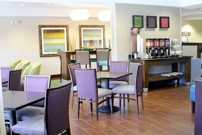 Photo 2 - Hampton Inn Tampa/Rocky Point-Airport