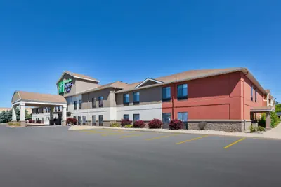 Photo 2 - Holiday Inn Express & Suites Three Rivers by IHG