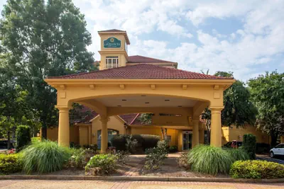 Photo 2 - La Quinta Inn & Suites by Wyndham Charlotte Airport South
