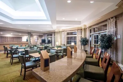 Photo 4 - La Quinta Inn & Suites by Wyndham Charlotte Airport South