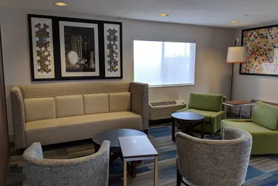 Photo 3 - Holiday Inn Express Mt Vernon by IHG