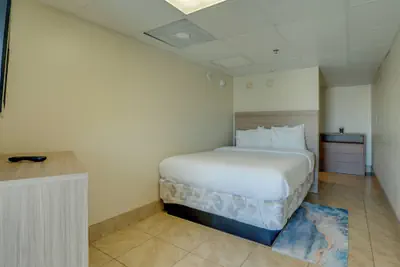 Photo 5 - Paradise Plaza Inn