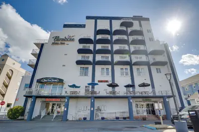 Photo 2 - Paradise Plaza Inn