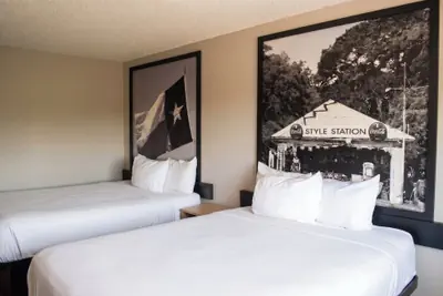 Photo 5 - Super 8 by Wyndham Irving DFW Airport/South