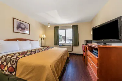 Photo 3 - Super 8 by Wyndham Denton