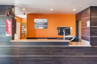 Photo 3 - Econo Lodge Pueblo North