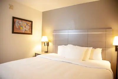 Photo 4 - Econo Lodge Pueblo North