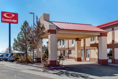 Photo 2 - Econo Lodge Pueblo North