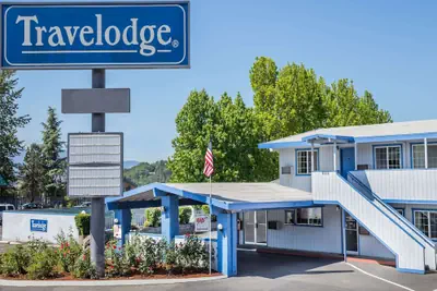 Photo 2 - Travelodge by Wyndham Grants Pass