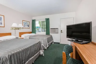 Photo 5 - Travelodge by Wyndham Grants Pass