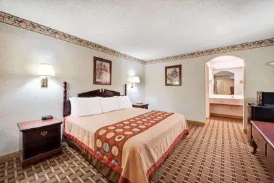 Photo 5 - Super 8 by Wyndham Dallas South