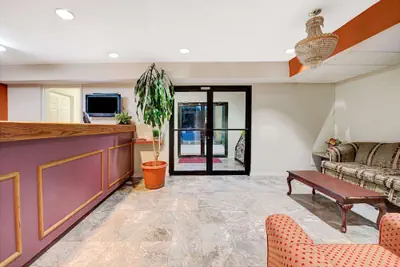 Photo 2 - Super 8 by Wyndham Dallas South
