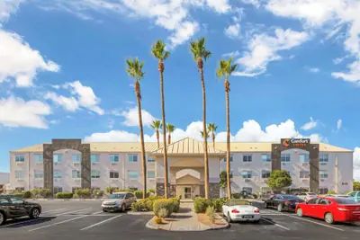 Photo 2 - Comfort Suites At Tucson Mall