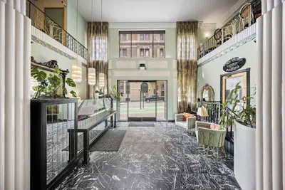 Photo 4 - Embassy Hotel