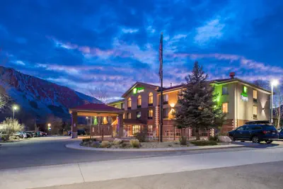 Photo 2 - Holiday Inn Express Glenwood Springs by IHG