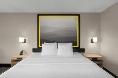 Photo 5 - Super 8 by Wyndham Chattanooga East/Hamilton Place