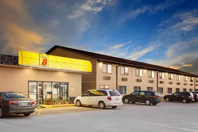 Photo 2 - Super 8 by Wyndham Macomb