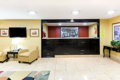 Photo 3 - Super 8 by Wyndham Richmond