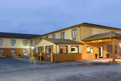 Photo 2 - Super 8 by Wyndham Richmond