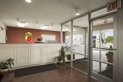 Photo 2 - Super 8 by Wyndham Meridian