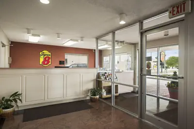 Photo 2 - Super 8 by Wyndham Meridian