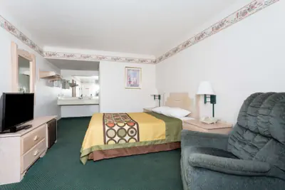 Photo 3 - Super 8 by Wyndham Cottonwood