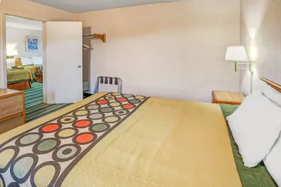 Photo 5 - Super 8 by Wyndham Yreka