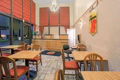 Photo 3 - Super 8 by Wyndham Yreka