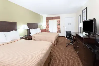 Photo 5 - Super 8 by Wyndham Decatur/Dntn/Atlanta Area