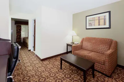 Photo 4 - Super 8 by Wyndham Decatur/Dntn/Atlanta Area