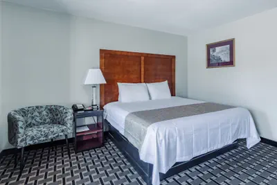 Photo 2 - Travelodge by Wyndham Jackson I-40 Exit 82