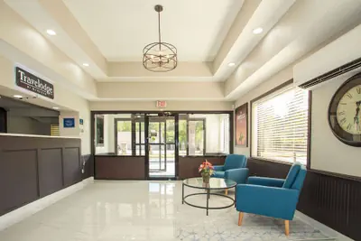 Photo 4 - Travelodge by Wyndham Macon West