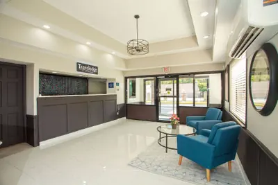 Photo 3 - Travelodge by Wyndham Macon West
