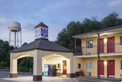 Photo 2 - Knights Inn Yemassee