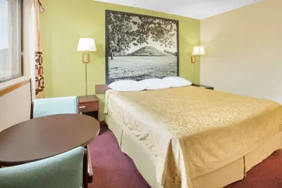 Photo 4 - Super 8 by Wyndham Normal Bloomington