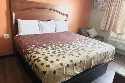 Photo 5 - Express Inn & Suites San Antonio Near Sea World Medical Center