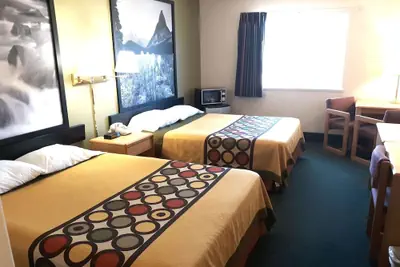 Photo 5 - Super 8 by Wyndham Hamilton