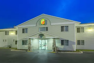 Photo 2 - Super 8 by Wyndham Hamilton