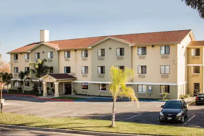 Photo 2 - Super 8 by Wyndham Vacaville