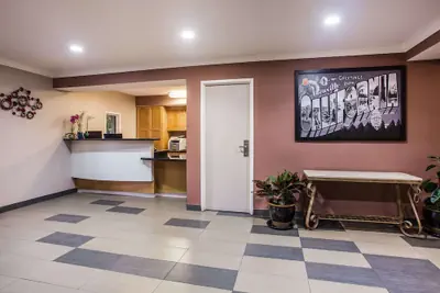 Photo 3 - Super 8 by Wyndham Vacaville