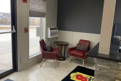 Photo 4 - Super 8 by Wyndham Kirksville-University Area