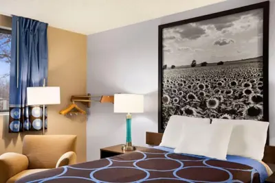 Photo 4 - Americas Best Value Inn Pittsburg