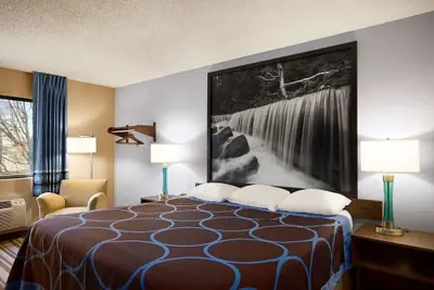 Photo 2 - Americas Best Value Inn Pittsburg